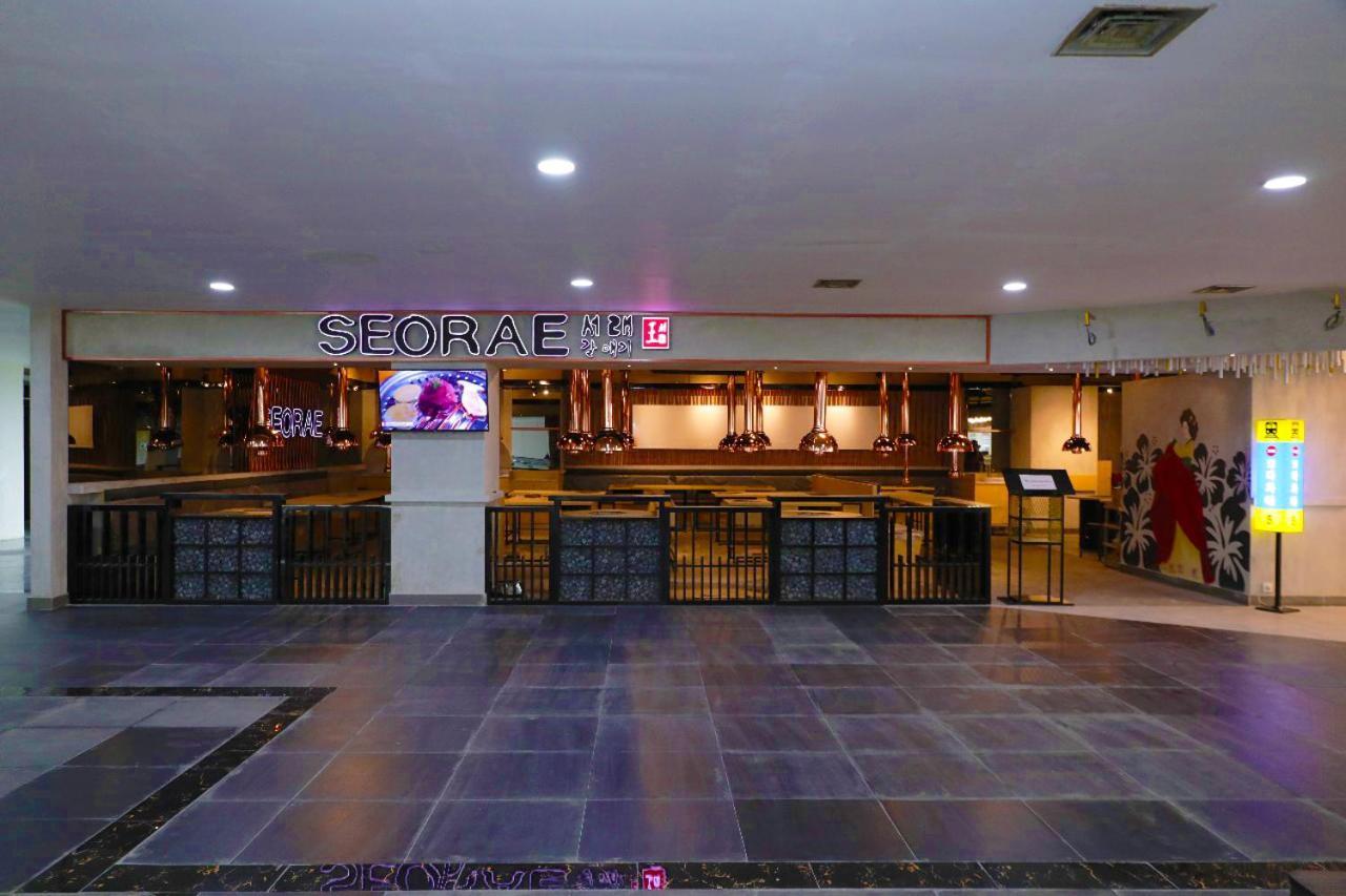 Heavenly Land Family Hotel 팔렘방 외부 사진