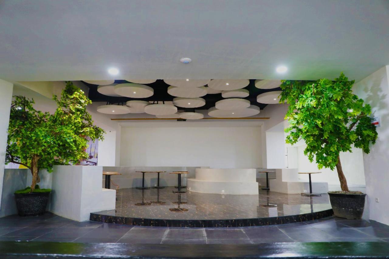 Heavenly Land Family Hotel 팔렘방 외부 사진