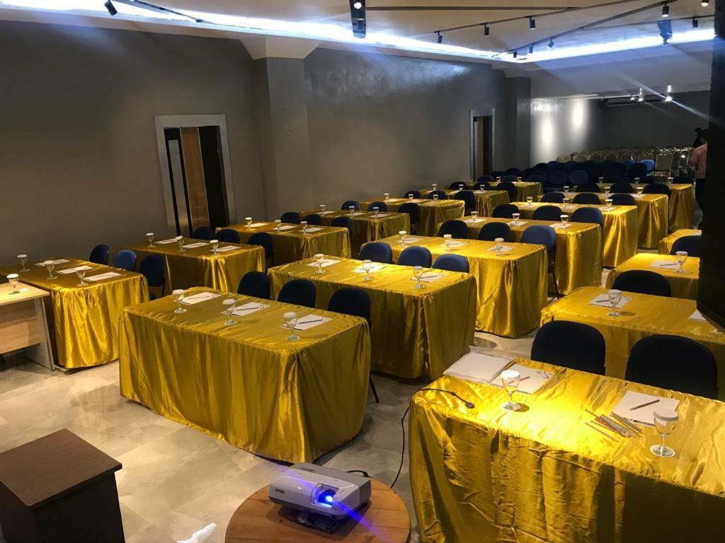 Heavenly Land Family Hotel 팔렘방 외부 사진