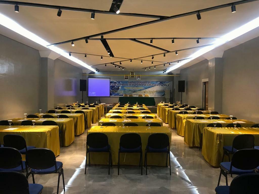 Heavenly Land Family Hotel 팔렘방 외부 사진