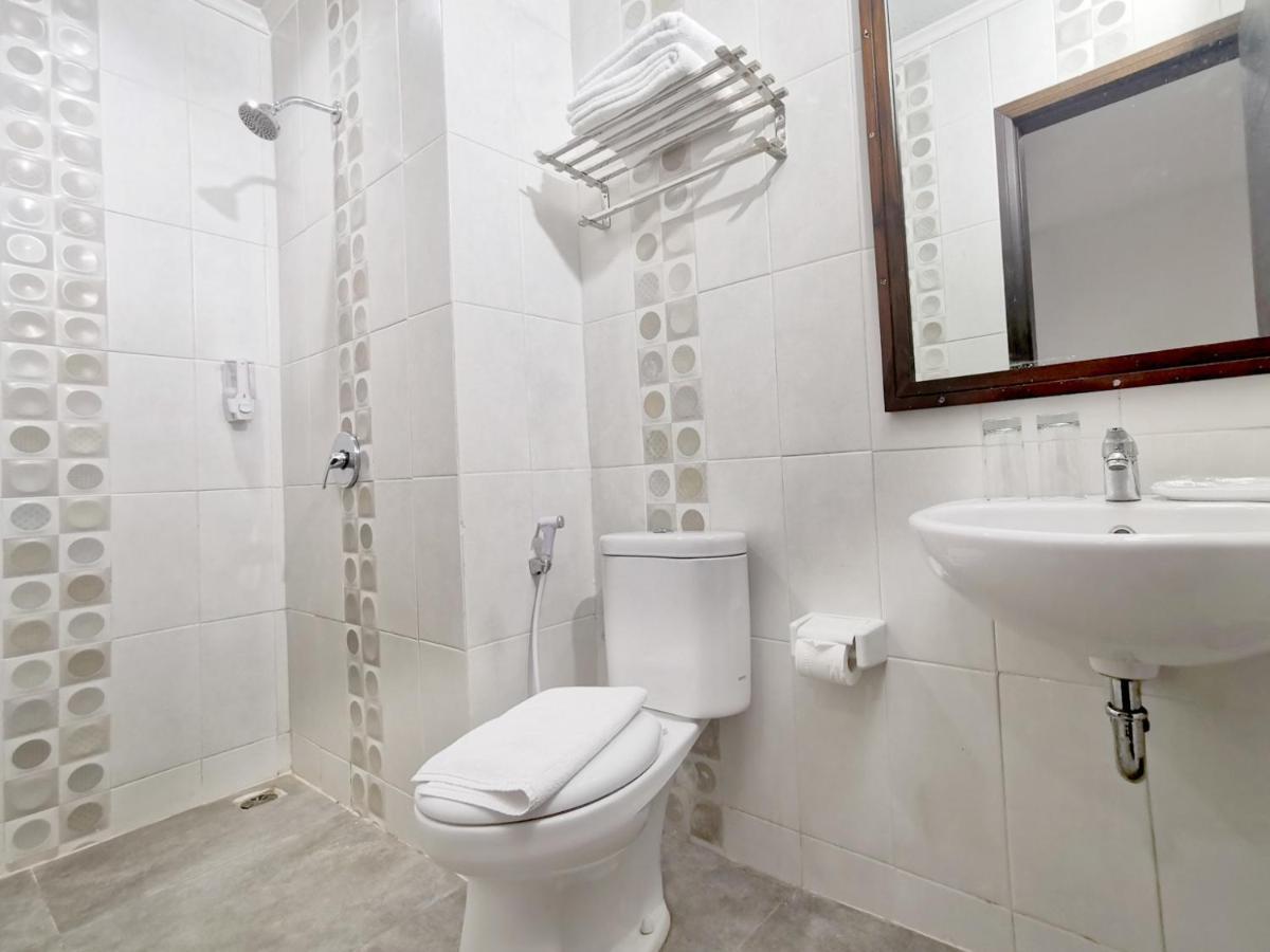 Heavenly Land Family Hotel 팔렘방 외부 사진